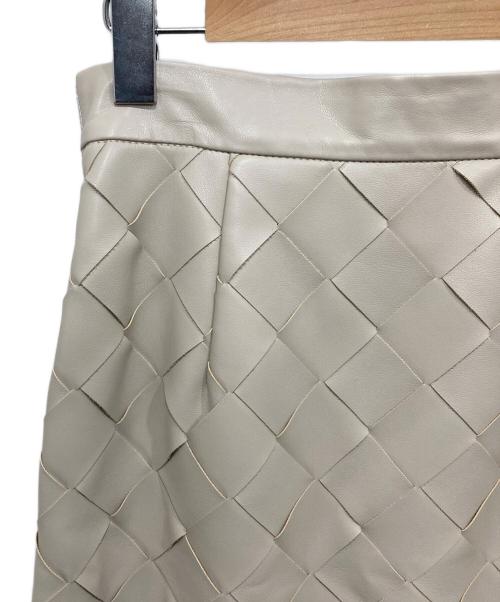 LE CIEL BLEU（ルシェルブルー）LE CIEL BLEU (ルシェルブルー) 23AWLeather Bucket Skirt アイボリー サイズ:34の古着・服飾アイテム