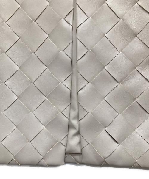 LE CIEL BLEU（ルシェルブルー）LE CIEL BLEU (ルシェルブルー) 23AWLeather Bucket Skirt アイボリー サイズ:34の古着・服飾アイテム