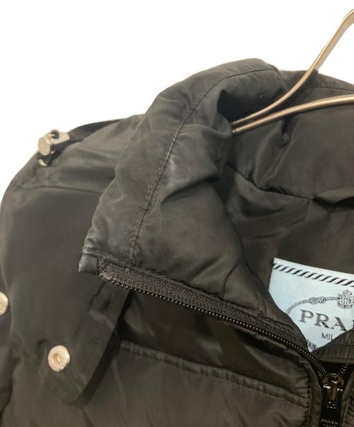 PRADA（プラダ）PRADA (プラダ) 三角ロゴプレート付きダウンジャケット ブラック サイズ:36の古着・服飾アイテム
