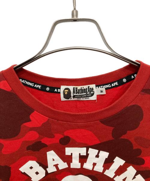 A BATHING APE（アベイシングエイプ）A BATHING APE (アベイシングエイプ) COLOR CAMO COLLEGE/エイプカモ柄Tシャツ レッド サイズ:Mの古着・服飾アイテム