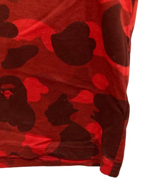A BATHING APE（アベイシングエイプ）A BATHING APE (アベイシングエイプ) COLOR CAMO COLLEGE/エイプカモ柄Tシャツ レッド サイズ:Mの古着・服飾アイテム
