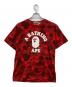 A BATHING APE（アベイシングエイプ）の古着「COLOR CAMO COLLEGE/エイプカモ柄Tシャツ」｜レッド