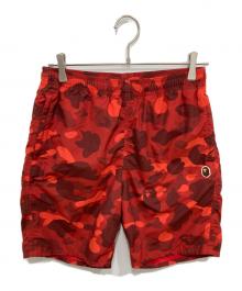 A BATHING APE（アベイシングエイプ）の古着「color camo beach shorts/エイプカモ柄ショーツ」｜レッド