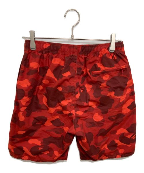 A BATHING APE（アベイシングエイプ）A BATHING APE (アベイシングエイプ) color camo beach shorts/エイプカモ柄ショーツ レッド サイズ:Mの古着・服飾アイテム