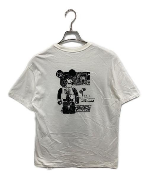 s'yte（サイト）s'yte (サイト) JUNJI ITO (ジュンジ イトウ) BE@RBRICK (ベアブリック) プリントTシャツ ホワイト サイズ:3の古着・服飾アイテム