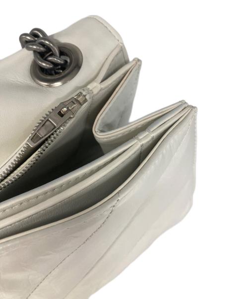 BALENCIAGA（バレンシアガ）BALENCIAGA (バレンシアガ) CRUSH/チェーンショルダーバッグ ホワイトの古着・服飾アイテム