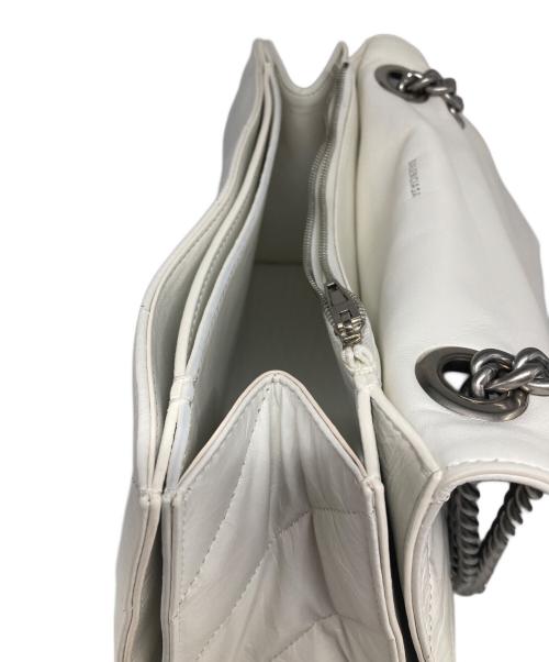 BALENCIAGA（バレンシアガ）BALENCIAGA (バレンシアガ) CRUSH/チェーンショルダーバッグ ホワイトの古着・服飾アイテム