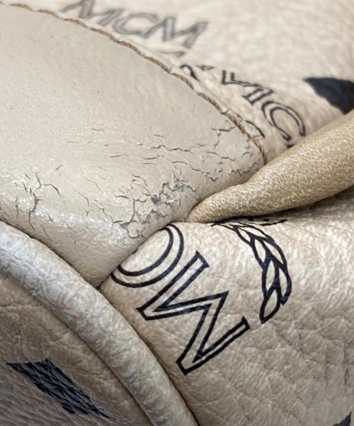 MCM（エムシーエム）MCM (エムシーエム) ヴィセトスロゴグラムスタッズリュック/総柄リュック ベージュの古着・服飾アイテム