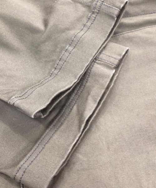 WHITE MOUNTAINEERING（ホワイトマウンテ二アニング）WHITE MOUNTAINEERING (ホワイトマウンテ二アニング) STRETCHED TAPERED PANTS カーキ サイズ:SIZE2の古着・服飾アイテム