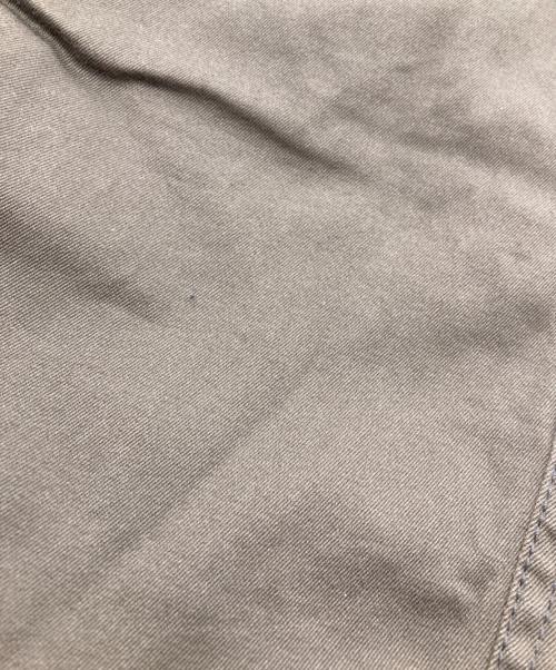 WHITE MOUNTAINEERING（ホワイトマウンテ二アニング）WHITE MOUNTAINEERING (ホワイトマウンテ二アニング) STRETCHED TAPERED PANTS カーキ サイズ:SIZE2の古着・服飾アイテム