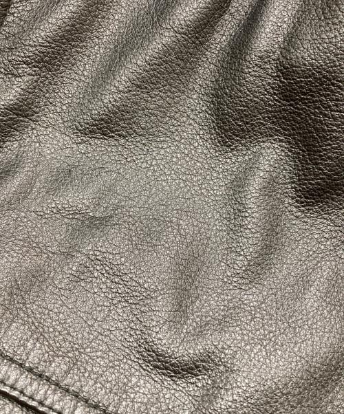 Carhartt WIP（カーハート ワークインプログレス）CARHARTT WIP (カーハート ワークインプログレス) LEATHER CHORE COAT ブラック サイズ:Mの古着・服飾アイテム