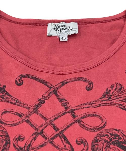 Vivienne Westwood man（ヴィヴィアン ウェストウッド マン）Vivienne Westwood man (ヴィヴィアン ウェストウッド マン) ヴェルサイユリラックスTシャツ レッド サイズ:SIZE48の古着・服飾アイテム
