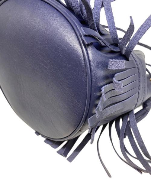 J&M DAVIDSON（ジェイ＆エム デヴィッドソン）J&M DAVIDSON (ジェイ＆エム デヴィッドソン) 巾着型フリンジ2WAYバッグ ブルーの古着・服飾アイテム