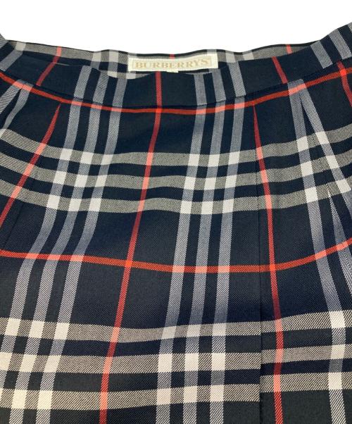 Burberry's（バーバリー）Burberry's (バーバリー) ノヴァチェックスカート ネイビー サイズ:9の古着・服飾アイテム