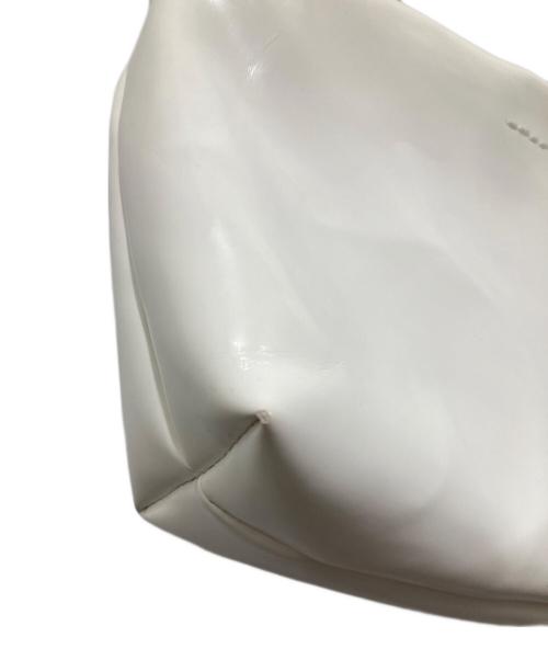 MM6 Maison Margiela（エムエムシックスメゾンマルジェラ）MM6 Maison Margiela (エムエムシックスメゾンマルジェラ) クロスボディーバッグ ホワイトの古着・服飾アイテム