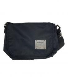 FENDI（フェンディ）の古着「ロゴプレートショルダーバッグ」｜ブラック