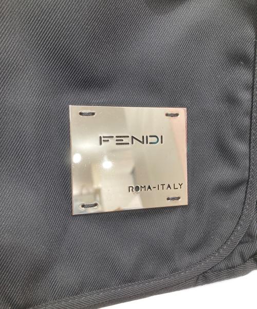 FENDI（フェンディ）FENDI (フェンディ) ロゴプレートショルダーバッグ ブラックの古着・服飾アイテム