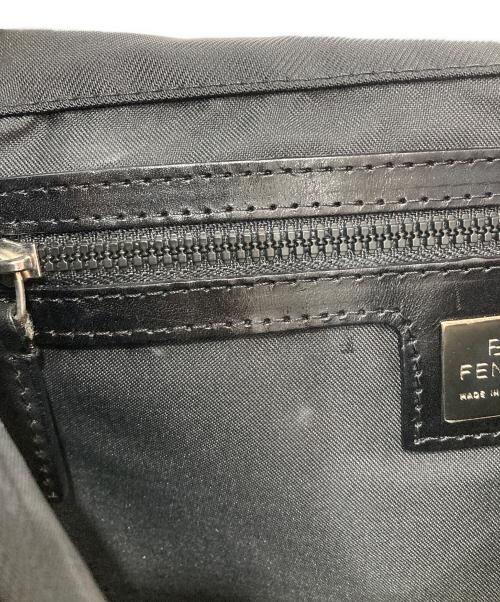 FENDI（フェンディ）FENDI (フェンディ) ロゴプレートショルダーバッグ ブラックの古着・服飾アイテム