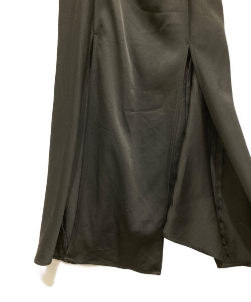 FRAY ID（フレイ アイディー）FRAY ID (フレイ アイディー) ドレープサテンキャミワンピース ブラックの古着・服飾アイテム