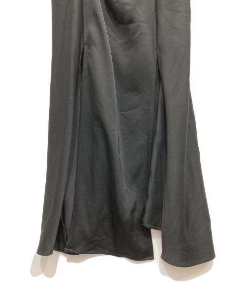 FRAY ID（フレイ アイディー）FRAY ID (フレイ アイディー) ドレープサテンキャミワンピース ブラックの古着・服飾アイテム