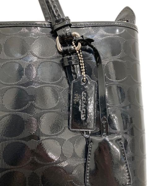COACH（コーチ）COACH (コーチ) エナメルスグネチャートートバッグ ブラックの古着・服飾アイテム