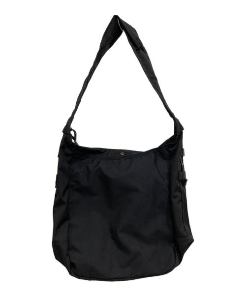 WHITE MOUNTAINEERING（ホワイトマウンテ二アニング）WHITE MOUNTAINEERING (ホワイトマウンテ二アニング) BRIEFING (ブリーフィング) HOBO SHOULDER TALL/ショルダーバッグ ブラックの古着・服飾アイテム