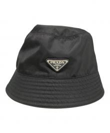 PRADA（プラダ）の古着「Re Nylon三角プレートバケットハット」｜ブラック