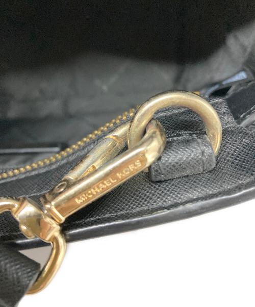 MICHAEL KORS（マイケル・コース）MICHAEL KORS (マイケル・コース) 薔薇柄ショルダーバッグ ブラックの古着・服飾アイテム
