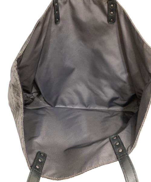 BOTTEGA VENETA（ボッテガベネタ）BOTTEGA VENETA (ボッテガベネタ) イントレッチオリュージョン・ナイロントートバッグ グレーの古着・服飾アイテム