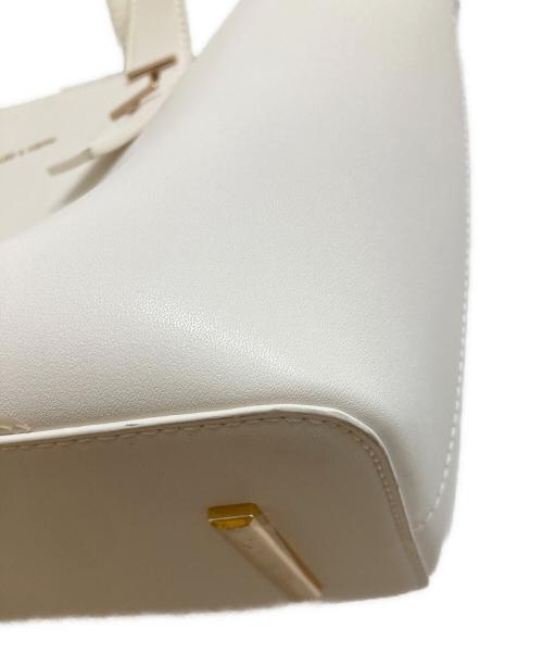 CHARLES & KEITH（チャールズアンドキース）CHARLES & KEITH (チャールズアンドキース) ダブルハンドルスラウチーバッグ ホワイトの古着・服飾アイテム