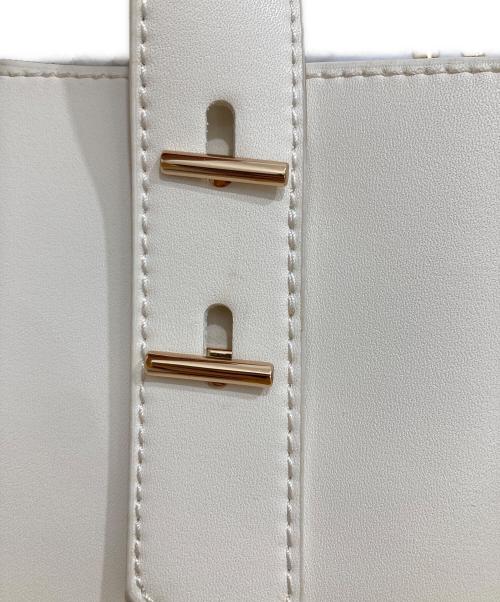 CHARLES & KEITH（チャールズアンドキース）CHARLES & KEITH (チャールズアンドキース) ダブルハンドルスラウチーバッグ ホワイトの古着・服飾アイテム