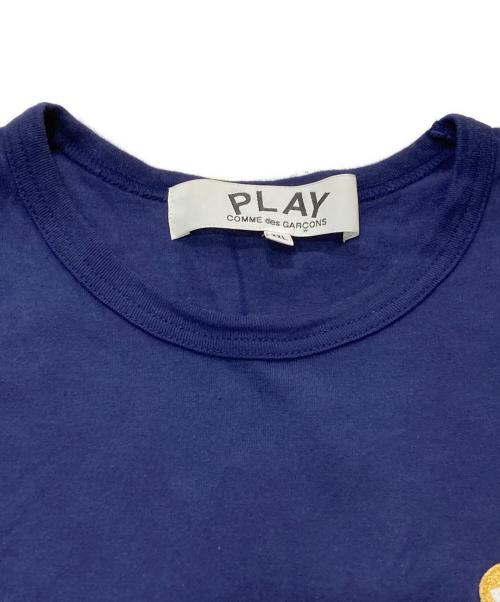 PLAY COMME des GARCONS（プレイコムデギャルソン）PLAY COMME des GARCONS (プレイコムデギャルソン) T-Shirt With Gold Emblem ネイビー サイズ:XXLの古着・服飾アイテム