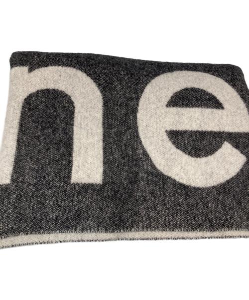 Acne studios（アクネ ストゥディオズ）ACNE STUDIOS (アクネ ストゥディオズ) 大判ロゴストール グレーの古着・服飾アイテム