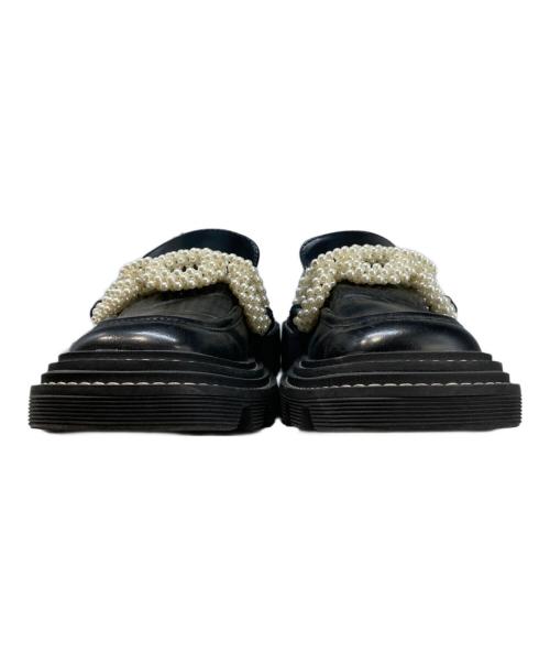 CHARLES & KEITH（チャールズアンドキース）CHARLES & KEITH (チャールズアンドキース) パールデザインローファー ブラック サイズ:37の古着・服飾アイテム