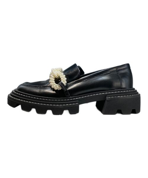 CHARLES & KEITH（チャールズアンドキース）CHARLES & KEITH (チャールズアンドキース) パールデザインローファー ブラック サイズ:37の古着・服飾アイテム