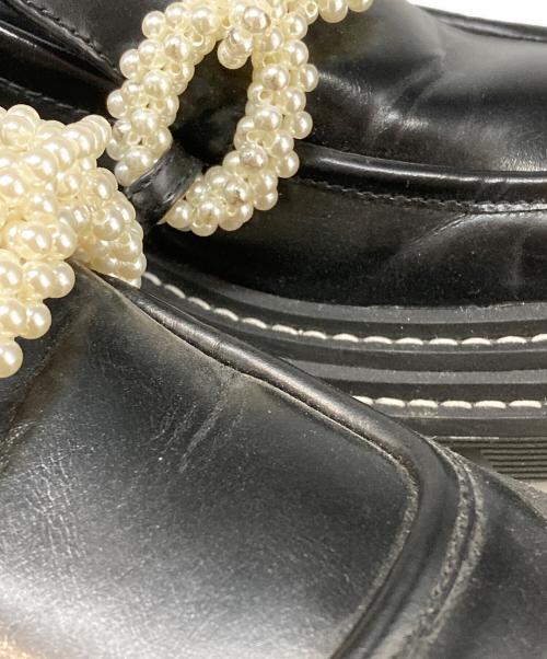 CHARLES & KEITH（チャールズアンドキース）CHARLES & KEITH (チャールズアンドキース) パールデザインローファー ブラック サイズ:37の古着・服飾アイテム