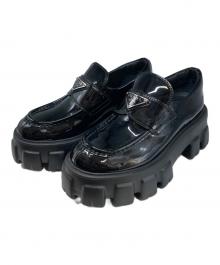PRADA（プラダ）の古着「モノリスパテントレザーローファー」｜ブラック