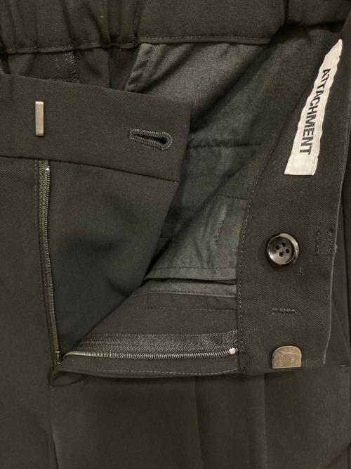ATTACHMENT（アタッチメント）ATTACHMENT (アタッチメント) BELTED WIDE TAPERED SLACKS/タックパンツ ブラック サイズ:1の古着・服飾アイテム