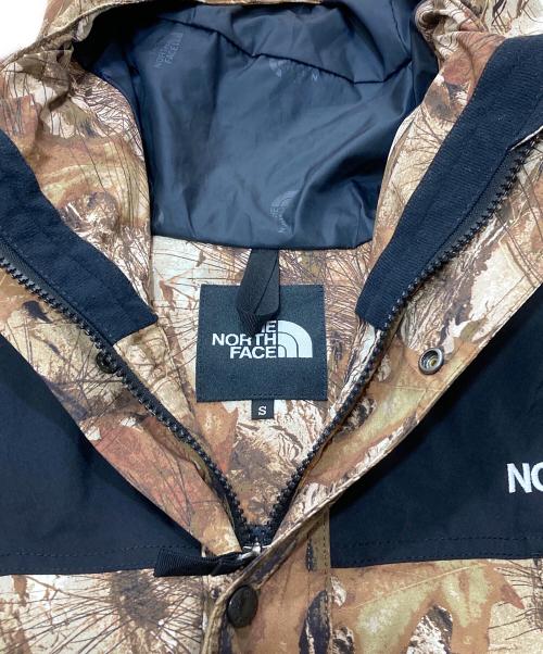 THE NORTH FACE（ザ ノース フェイス）THE NORTH FACE (ザ ノース フェイス) NOVELTY MOUNTAIN LIGHT JACKET/リアルツリー柄マウンテンパーカー ブラック サイズ:Sの古着・服飾アイテム