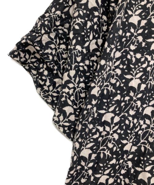 CLOTH&CROSS（クロスアンドクロス）CLOTH&CROSS (クロスアンドクロス) 総柄ワンピース ブラック サイズ:表記なしの古着・服飾アイテム