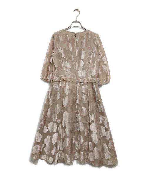 TO BE CHIC（トゥービーシック）TO BE CHIC (トゥービーシック) ワンピース ベージュ サイズ:40の古着・服飾アイテム