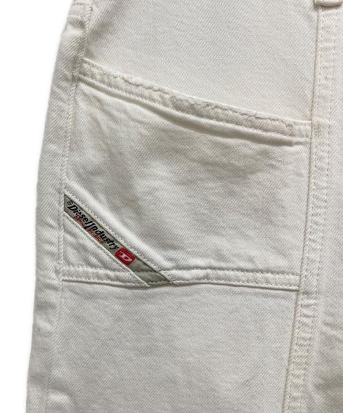 DIESEL（ディーゼル）DIESEL (ディーゼル) D-AKII/フレアデニムパンツ ホワイト サイズ:W27の古着・服飾アイテム