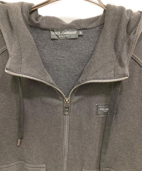 DOLCE & GABBANA（ドルチェ＆ガッバーナ）DOLCE & GABBANA (ドルチェ＆ガッバーナ) ロゴプレートジップパーカー ブラック サイズ:50の古着・服飾アイテム