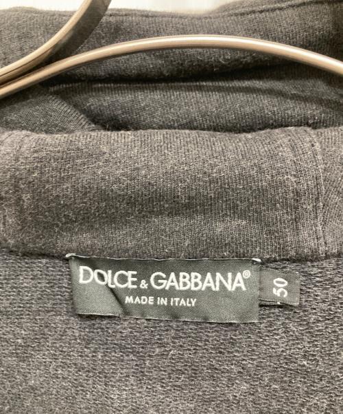 DOLCE & GABBANA（ドルチェ＆ガッバーナ）DOLCE & GABBANA (ドルチェ＆ガッバーナ) ロゴプレートジップパーカー ブラック サイズ:50の古着・服飾アイテム