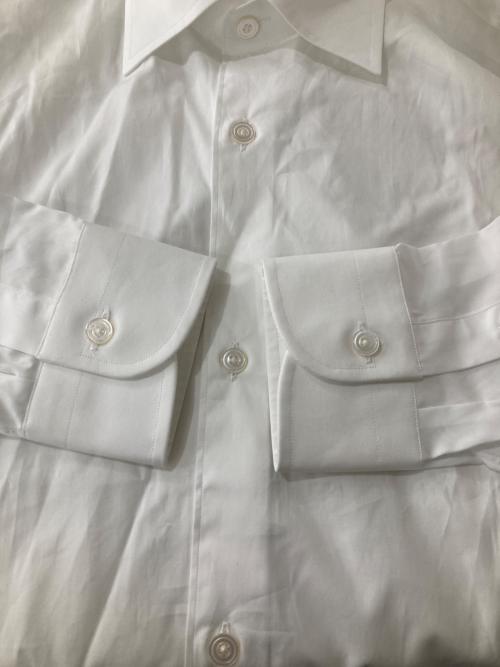 COMOLI（コモリ）COMOLI (コモリ) guji別注 ツイルドレスシャツ ホワイト サイズ:39の古着・服飾アイテム