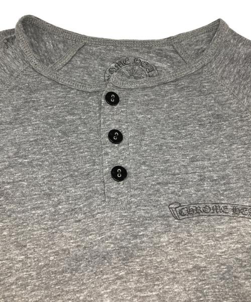 CHROME HEARTS（クロムハーツ）CHROME HEARTS (クロムハーツ) ヘンリーネックラグランカットソー グレー サイズ:Mの古着・服飾アイテム