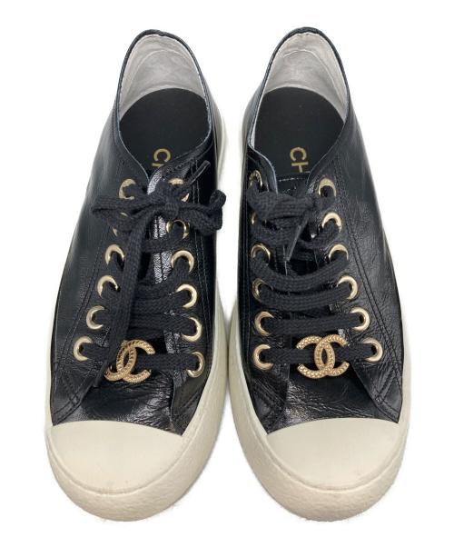 CHANEL（シャネル）CHANEL (シャネル) ローカットロゴマークチャームスニーカー ブラック サイズ:35の古着・服飾アイテム