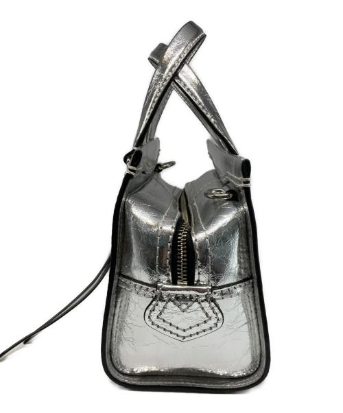 MARC JACOBS（マークジェイコブス）MARC JACOBS (マークジェイコブス) メタリックサッチェルショルダーバッグ シルバーの古着・服飾アイテム
