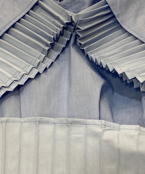 ELENDEEK（エレンディーク）ELENDEEK (エレンディーク) BACK PLEATS FRILL BL スカイブルー サイズ:FREEの古着・服飾アイテム