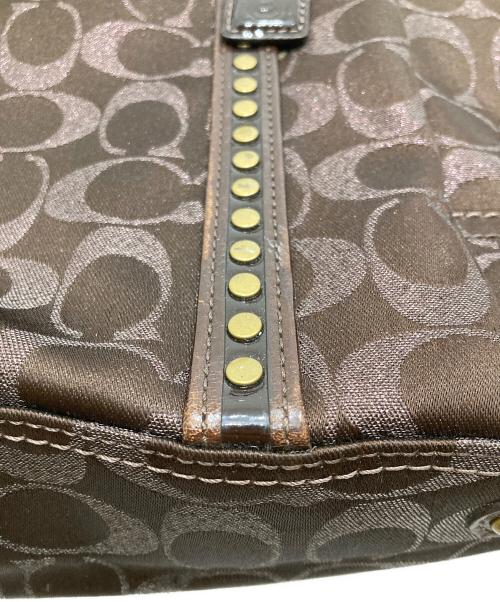 COACH（コーチ）COACH (コーチ) シグネチャースタッズトートバッグ ブラウンの古着・服飾アイテム